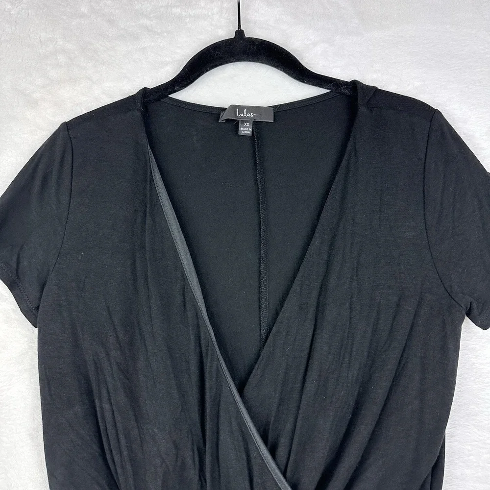 Lulus Womens Top Bodysuit Black Short Sleeve Size XS Satin Lined Edge EUC - Picture 1 of 11